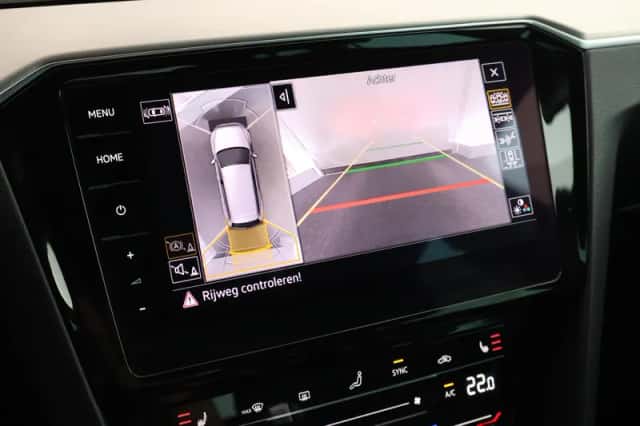 Volkswagen Passat (2021) thumbnail 4