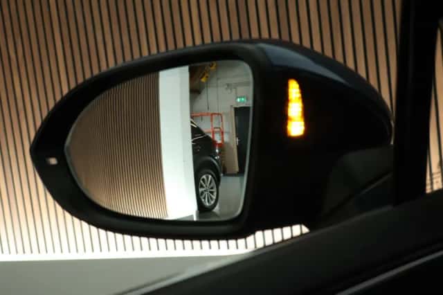 Volkswagen Passat (2021) thumbnail 5