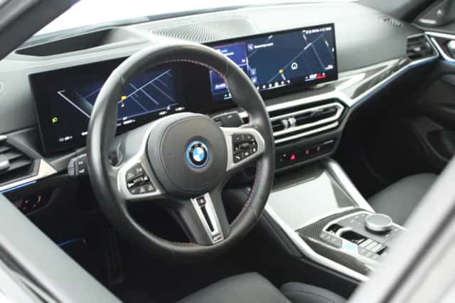 BMW i4 (2023) thumbnail 3