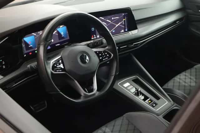 Volkswagen Golf (2021) thumbnail 3