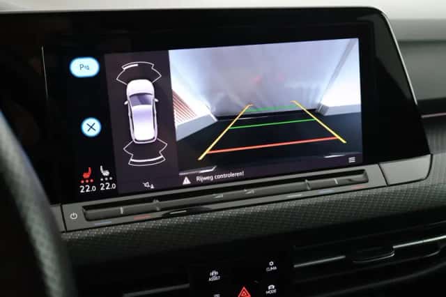Volkswagen Golf (2021) thumbnail 4