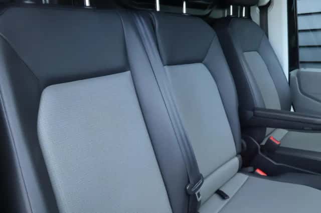 Volkswagen Crafter (2022) thumbnail 2