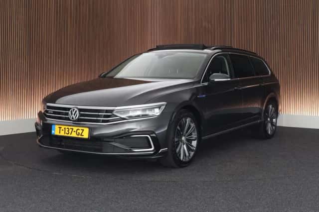 Volkswagen Passat (2019) thumbnail 1