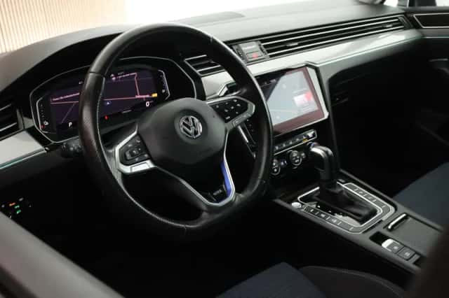 Volkswagen Passat (2019) thumbnail 4