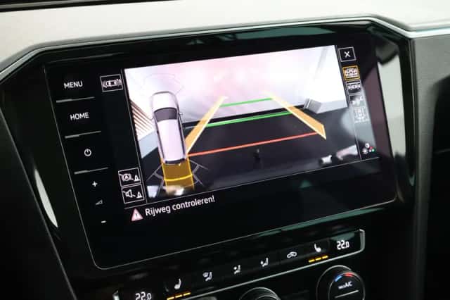 Volkswagen Passat (2019) thumbnail 6