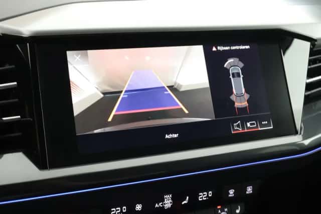 Audi Q4 e-tron (2022) thumbnail 5