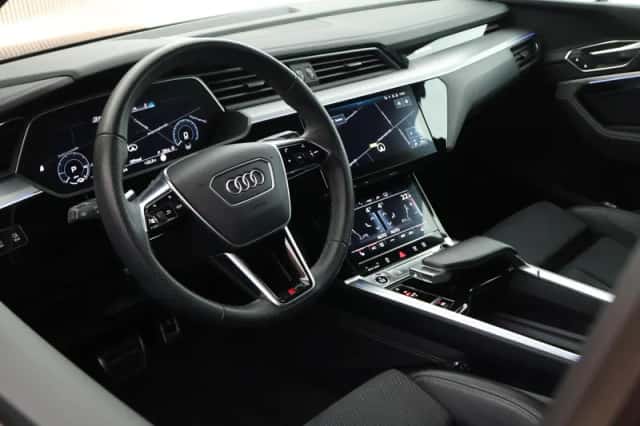 Audi Q8 e-tron (2023) thumbnail 3