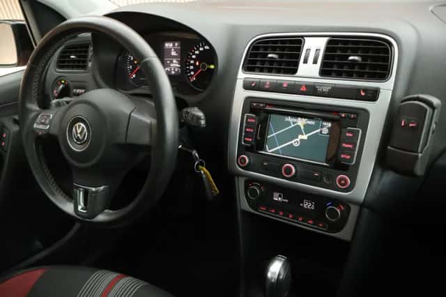 Volkswagen Polo (2012) thumbnail 3