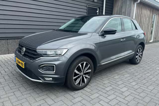 Volkswagen T-Roc (2018) thumbnail 1