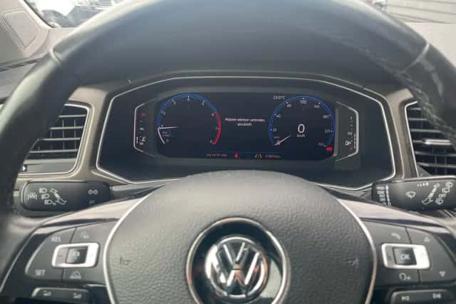 Volkswagen T-Roc (2018) thumbnail 3