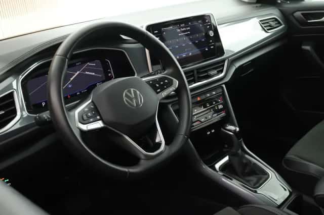 Volkswagen T-Roc (2024) thumbnail 3
