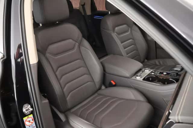 Volkswagen Touareg (2020) thumbnail 2