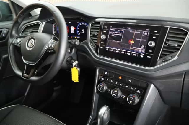 Volkswagen T-Roc (2020) thumbnail 3