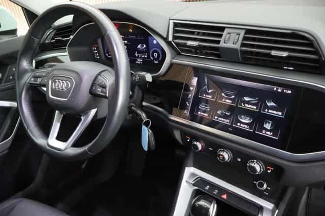 Audi Q3 (2019) thumbnail 2