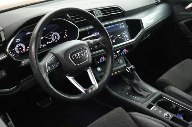 Audi Q3 (2019) thumbnail 3