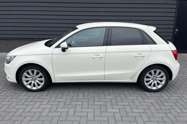 Audi A1 (2013) thumbnail 2