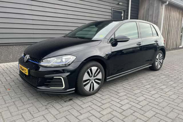 Volkswagen Golf (2017) thumbnail 1
