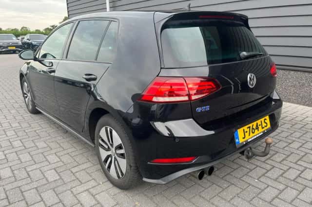 Volkswagen Golf (2017) thumbnail 3