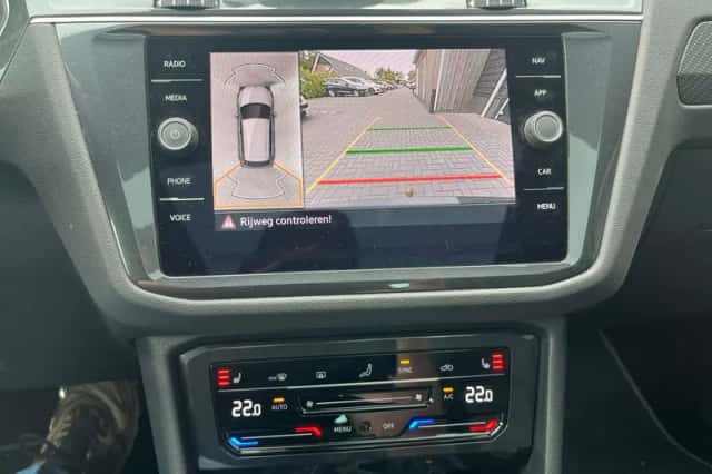Volkswagen Tiguan (2023) thumbnail 4