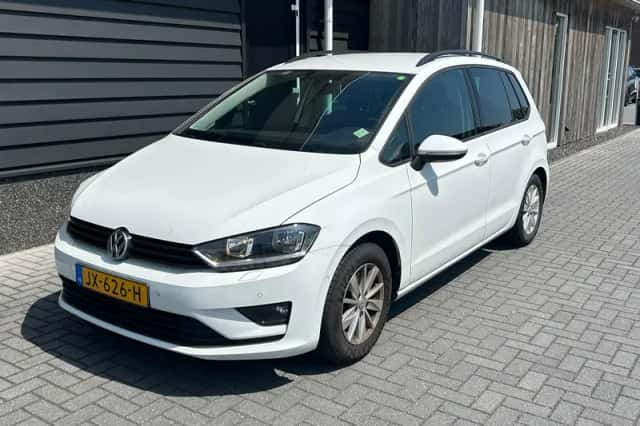 Volkswagen Golf (2015) thumbnail 1