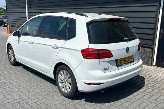 Volkswagen Golf (2015) thumbnail 2
