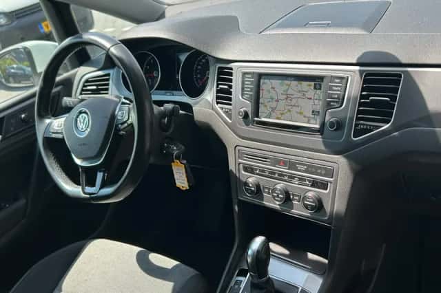 Volkswagen Golf (2015) thumbnail 4