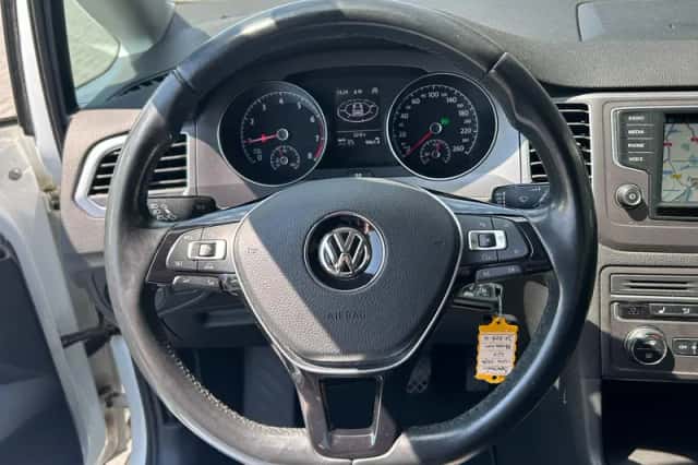 Volkswagen Golf (2015) thumbnail 6