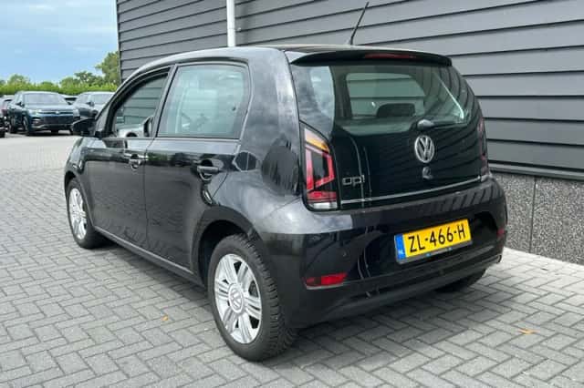 Volkswagen Up! (2019) thumbnail 2
