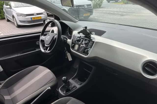 Volkswagen Up! (2019) thumbnail 3