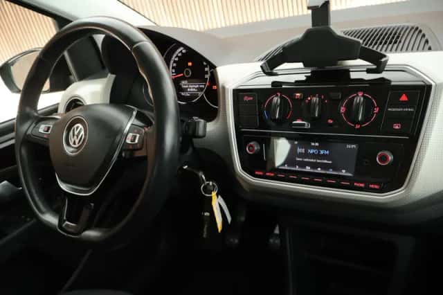 Volkswagen Up! (2019) thumbnail 3
