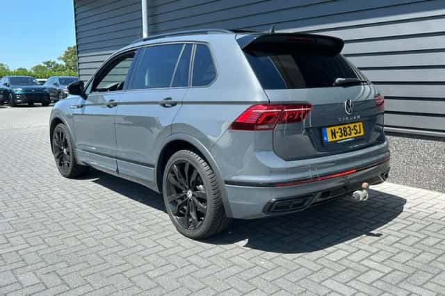 Volkswagen Tiguan (2021) thumbnail 2