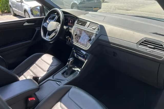 Volkswagen Tiguan (2021) thumbnail 3