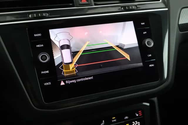 Volkswagen Tiguan (2021) thumbnail 5