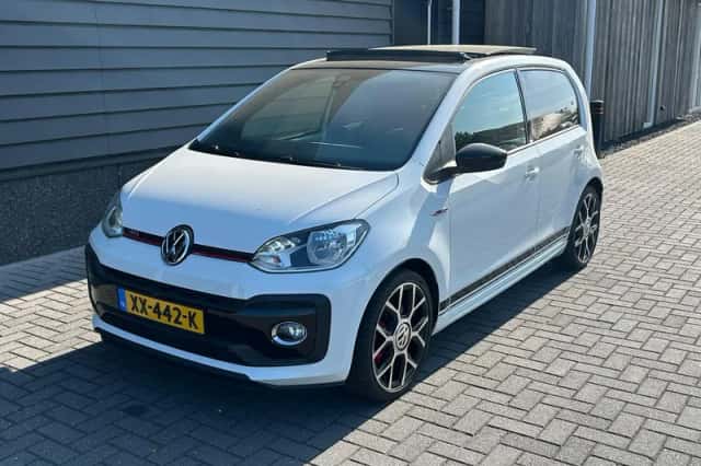 Volkswagen Up! (2019) thumbnail 1