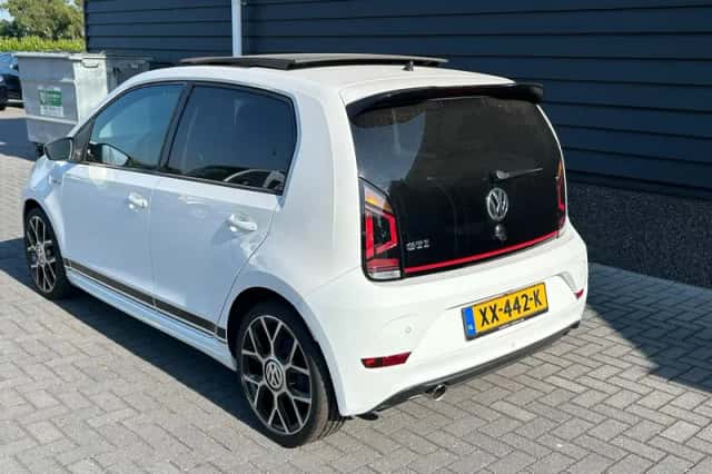 Volkswagen Up! (2019) thumbnail 2
