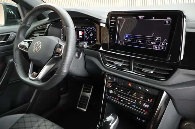 Volkswagen T-Roc (2022) thumbnail 3