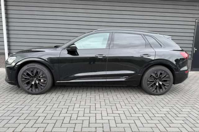 Audi Q8 e-tron (2023) thumbnail 2