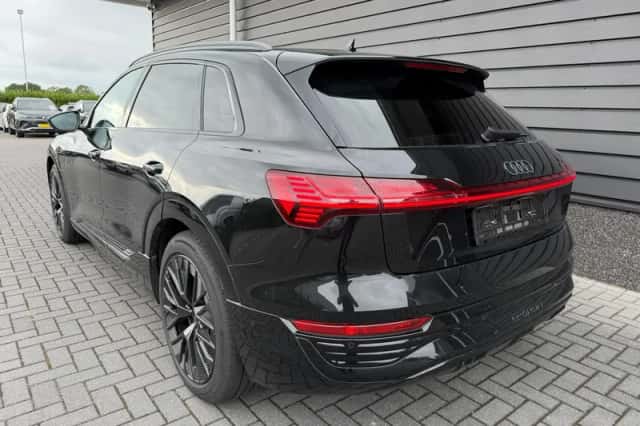 Audi Q8 e-tron (2023) thumbnail 3