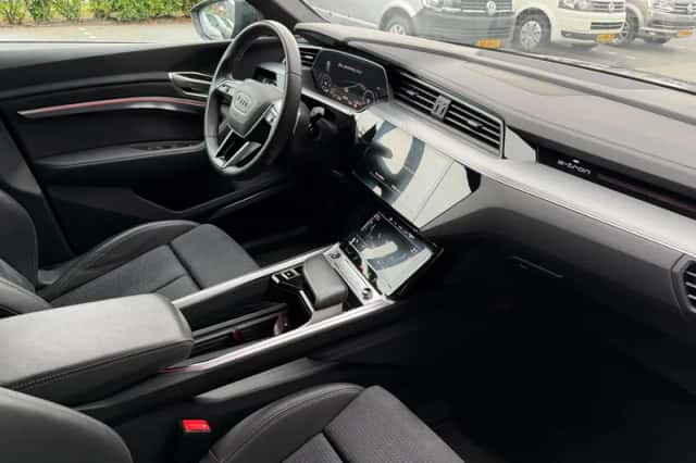 Audi Q8 e-tron (2023) thumbnail 6