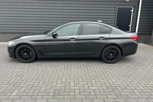 BMW 5-Serie (2018) thumbnail 2