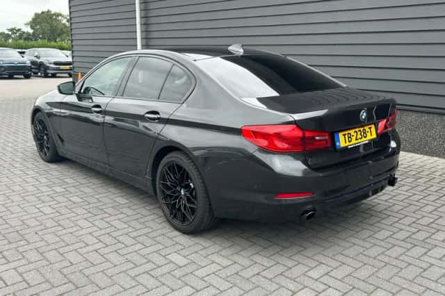 BMW 5-Serie (2018) thumbnail 3