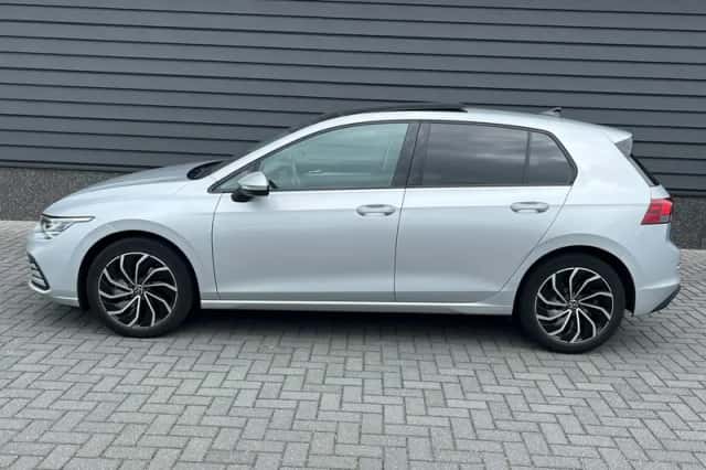 Volkswagen Golf (2020) thumbnail 2