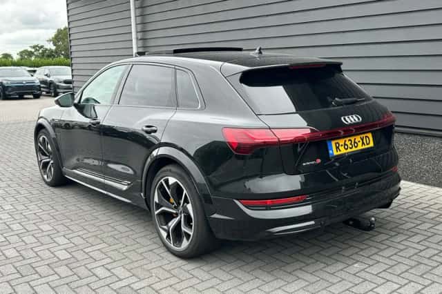 Audi e-tron (2021) thumbnail 2