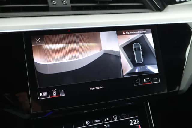 Audi e-tron (2021) thumbnail 5