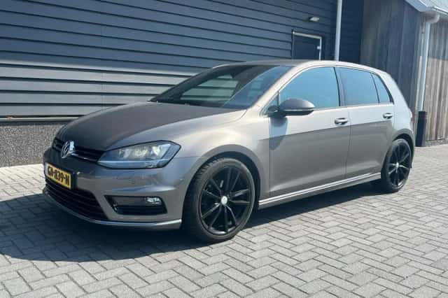 Volkswagen Golf (2015) thumbnail 1