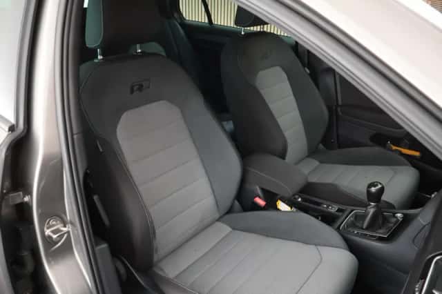 Volkswagen Golf (2015) thumbnail 2
