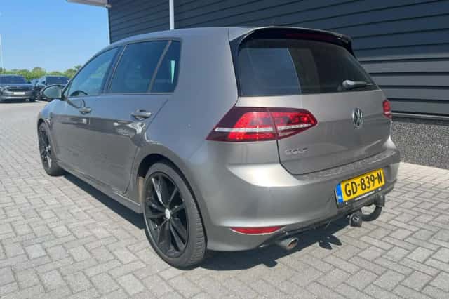 Volkswagen Golf (2015) thumbnail 3