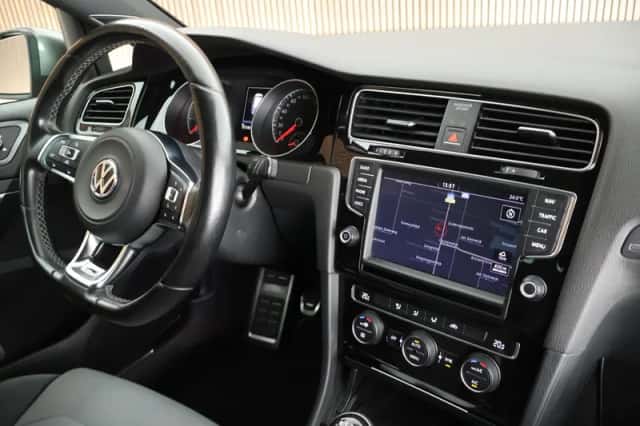 Volkswagen Golf (2015) thumbnail 3