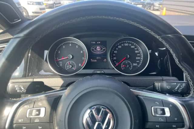 Volkswagen Golf (2015) thumbnail 6