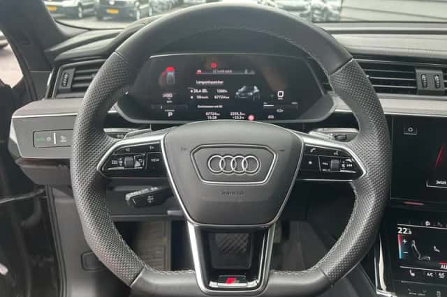 Audi e-tron (2023) thumbnail 4